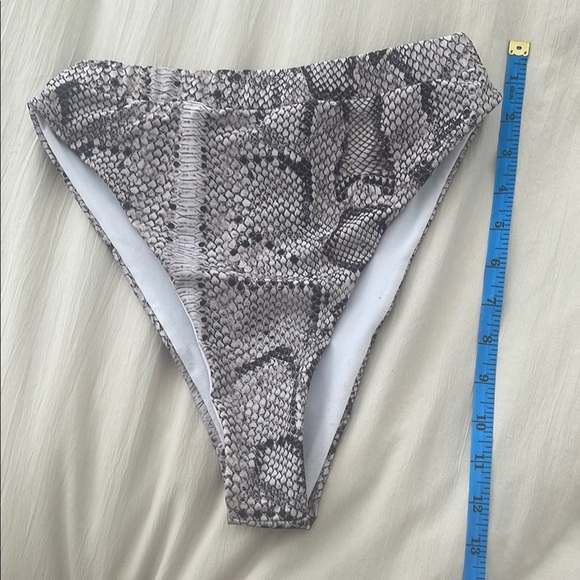 High Leg Snake Print Bikini Set - Picture 3 of 4